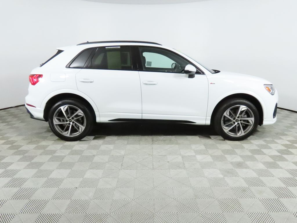 Thumbnail: 2025 Audi Q3 - 6