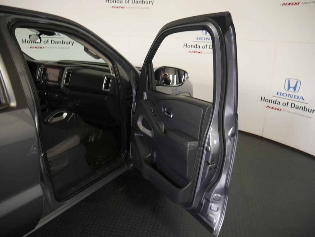 2022 Nissan Frontier SV 7