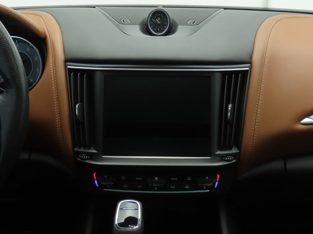 Thumbnail: 2022 Maserati Levante - 14