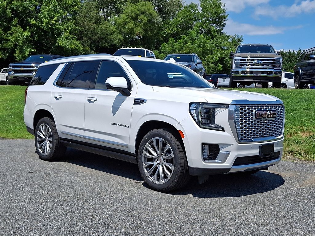 White Frost Tricoat 2021 GMC Yukon SUV / Crossover Four-Wheel Drive