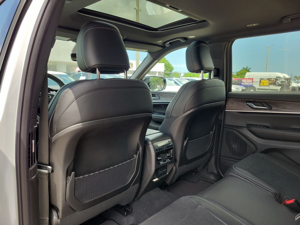 New 2026 White/off-white Jeep Laredo image 15