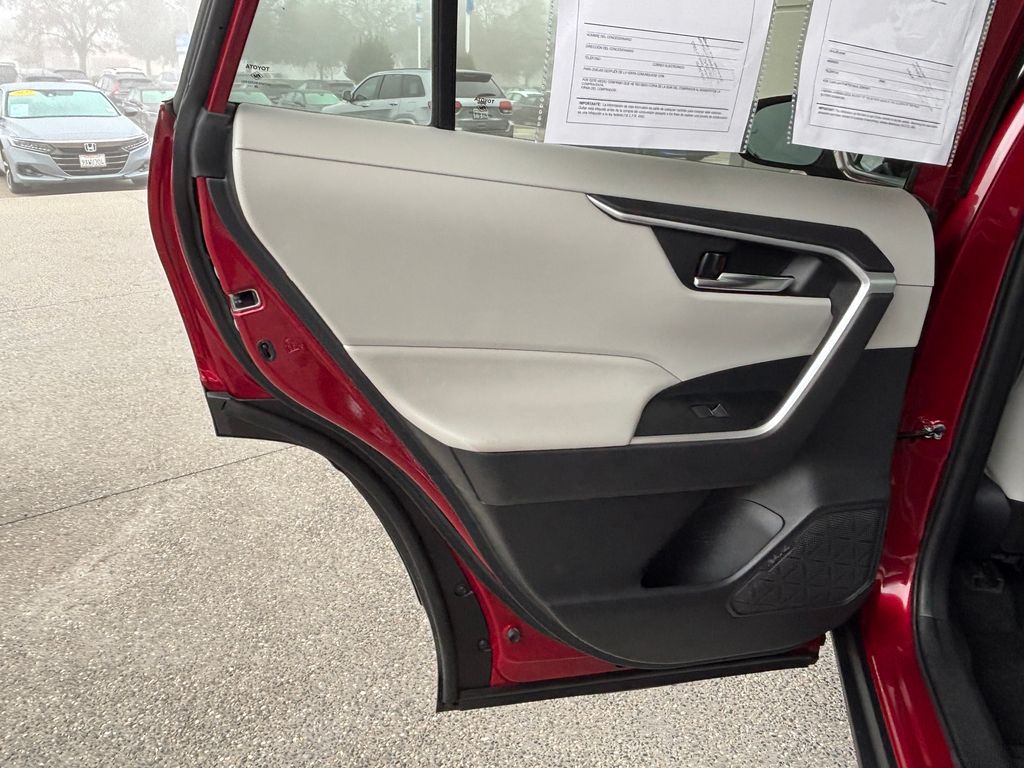 Thumbnail: 2021 Toyota RAV4 - 28