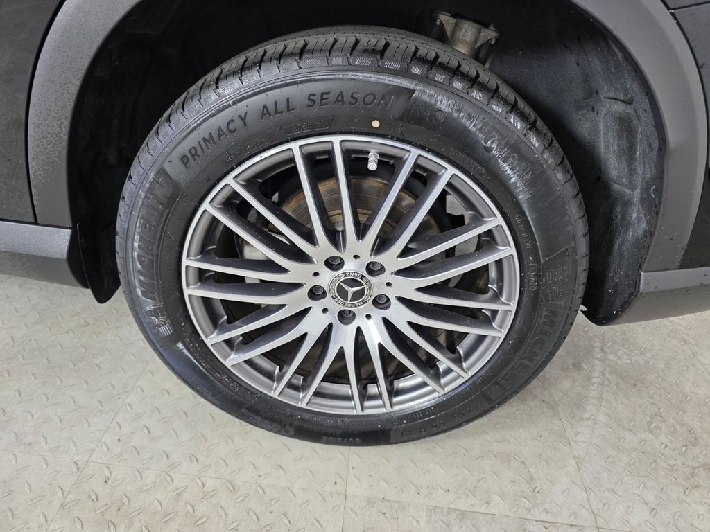 Certified Used 2025 Black Mercedes-Benz GLC 300 image 15