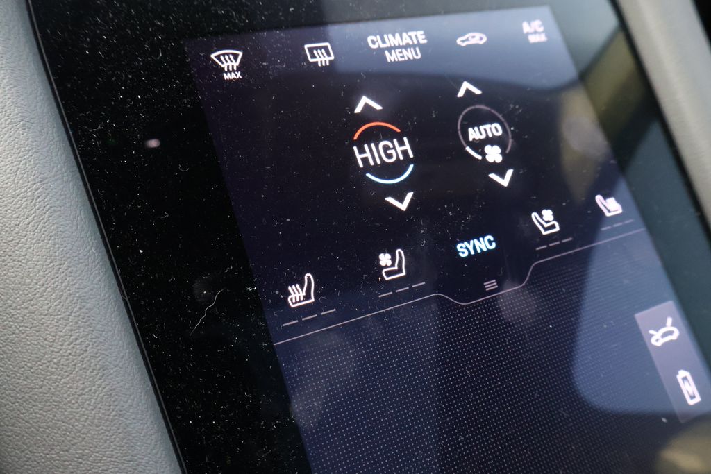 Thumbnail: 2022 Porsche Taycan - 27