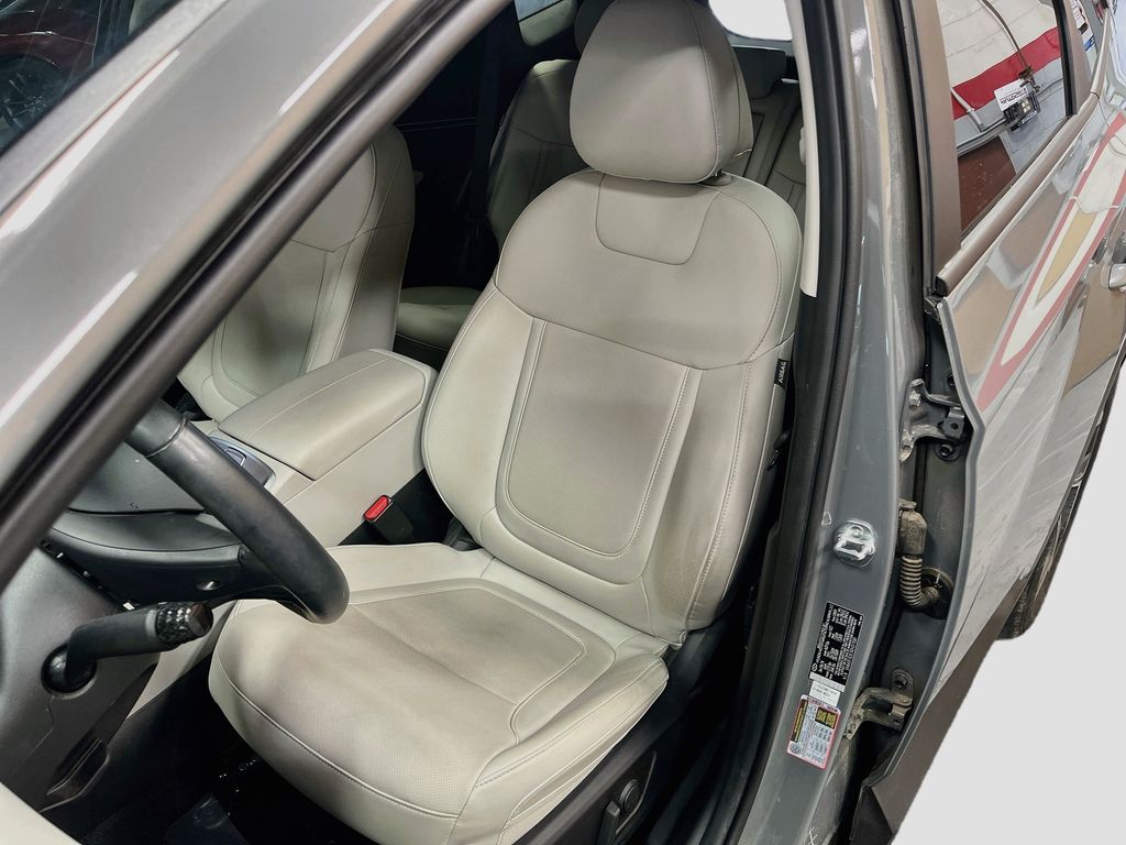 Used 2024 Hampton Gray Hyundai SEL image 19