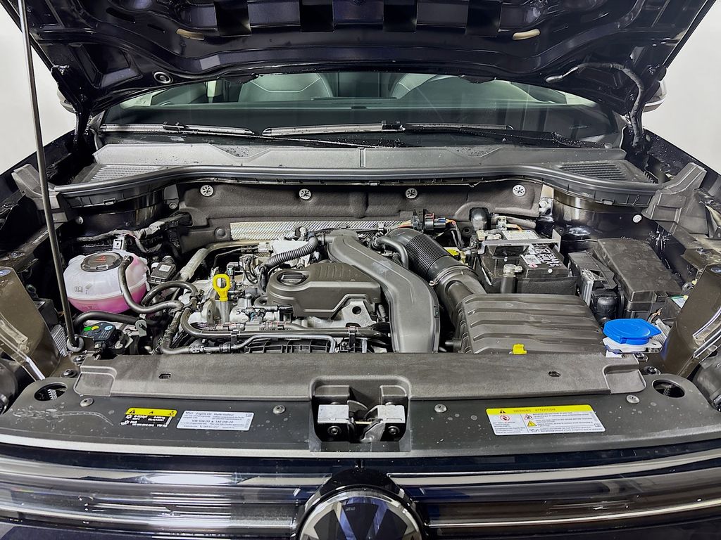 2025 Volkswagen Taos 1.5T SE Black