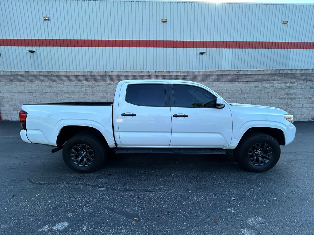 Thumbnail: 2018 Toyota Tacoma - 6