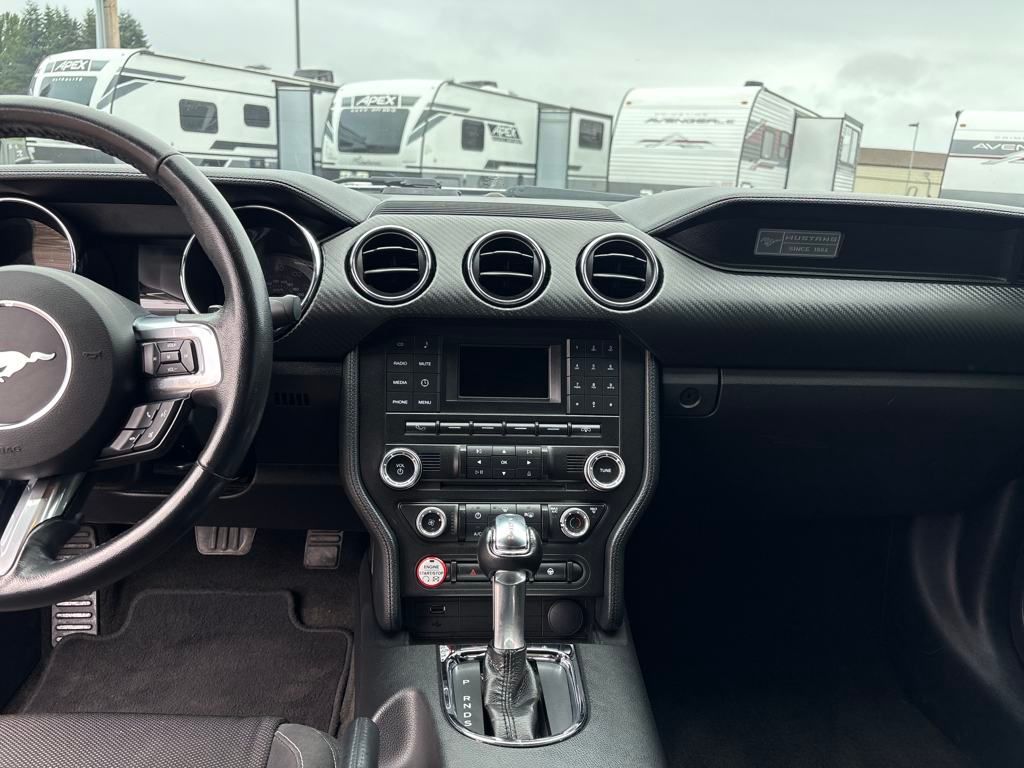 2017 Oxford White Ford Mustang V6 RWD Coupe