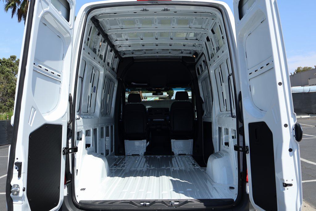 Thumbnail: 2025 Mercedes-Benz Sprinter - 8