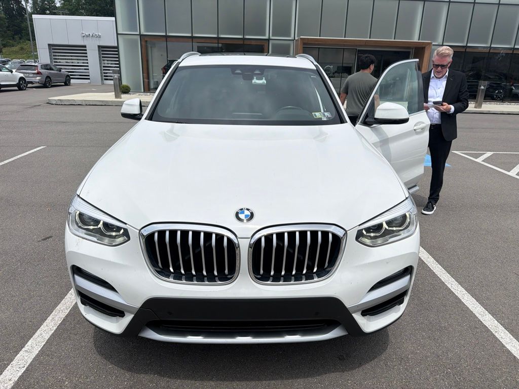 Used 2020 White BMW xDrive30i image 4