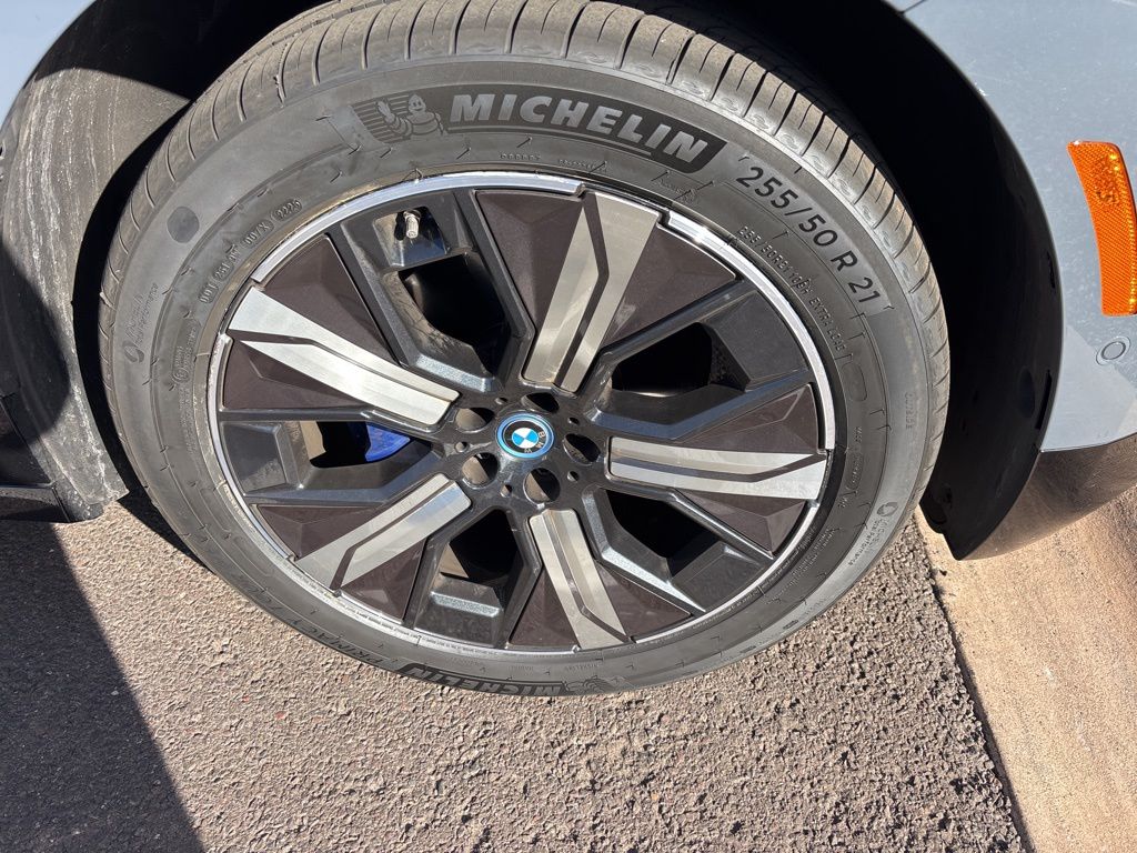 Thumbnail: 2025 BMW iX - 11