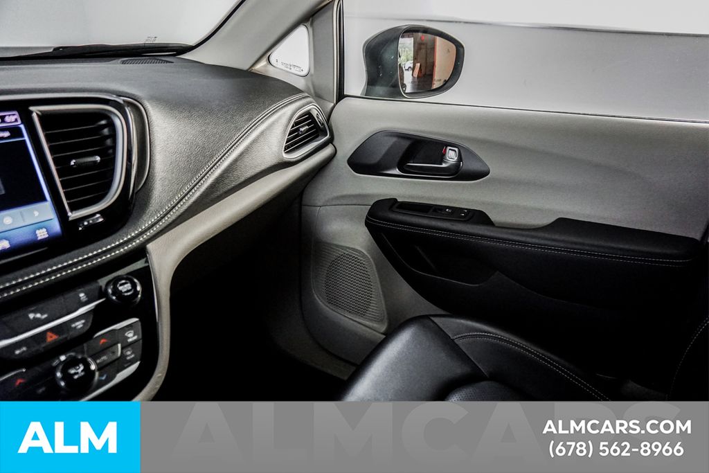 Used 2023 Black Chrysler Touring L image 43
