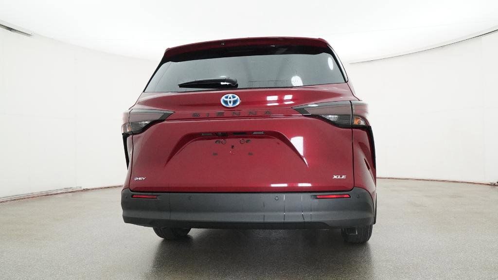 Thumbnail: 2025 Toyota Sienna - 4