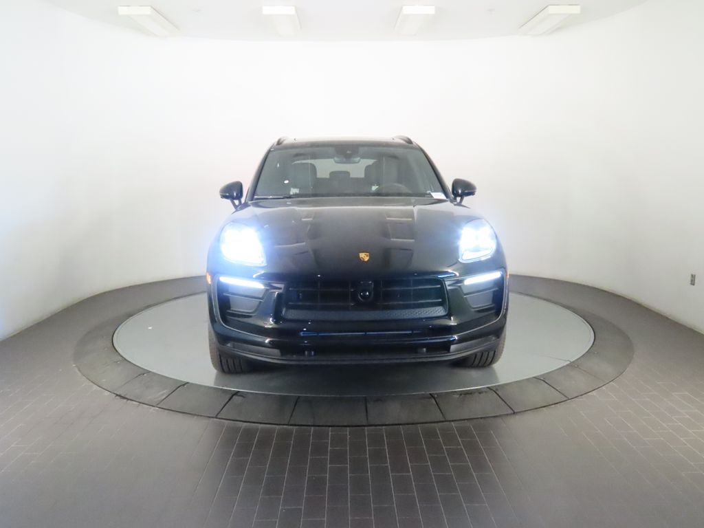 Thumbnail: 2026 Porsche Macan - 10