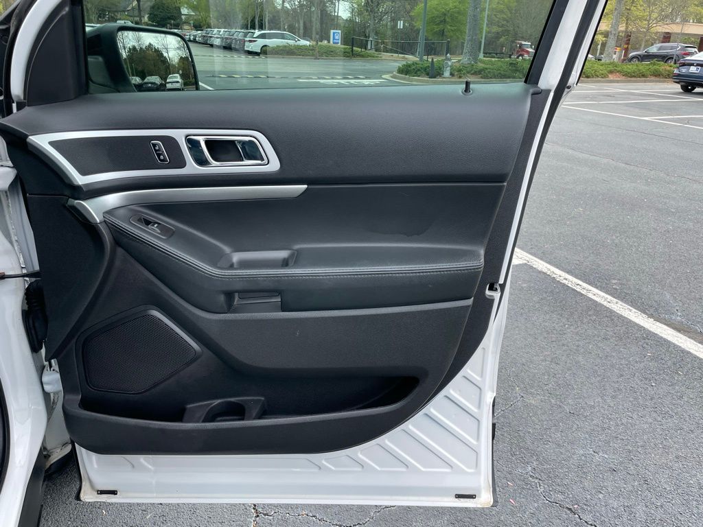 Thumbnail: 2015 Ford Explorer - 27