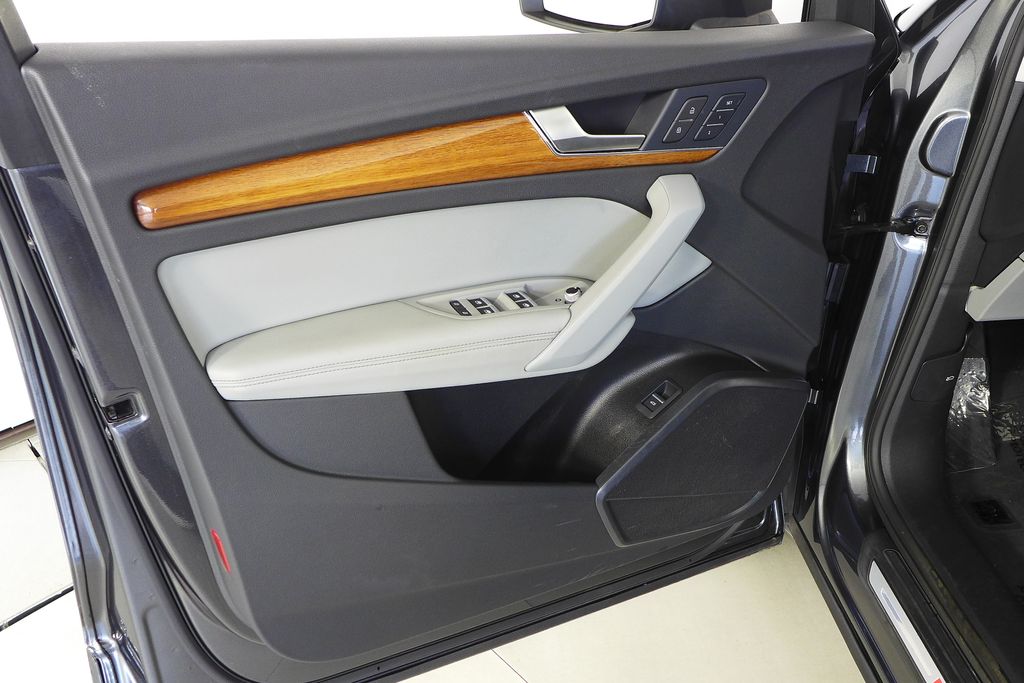 Thumbnail: 2022 Audi Q5 - 11