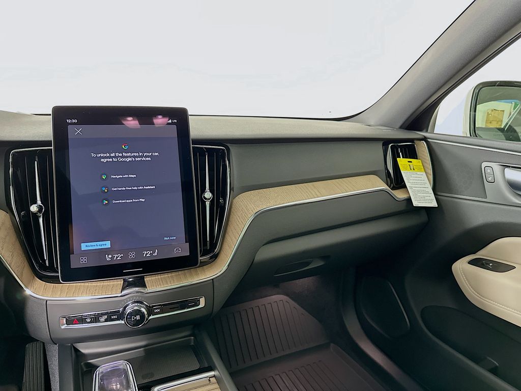 2026 Volvo XC60 Plus - Photo 17