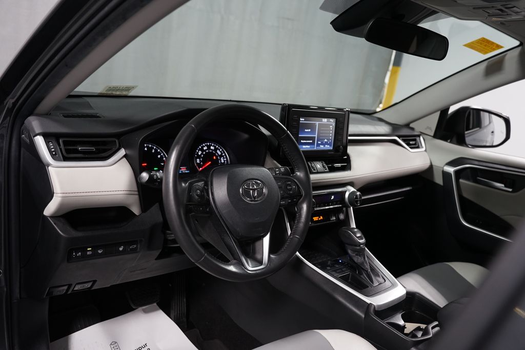 Thumbnail: 2021 Toyota RAV4 - 11