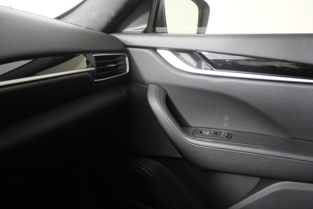 2021 Maserati Levante Base 28