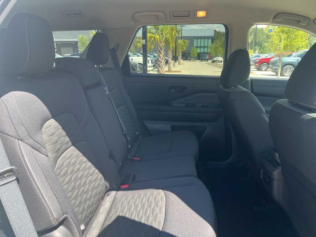 2025 Glacier White Nissan Pathfinder S FWD SUV