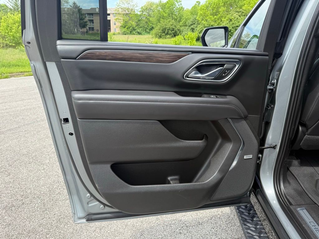 2023 Chevrolet Suburban Z71 - Photo 13