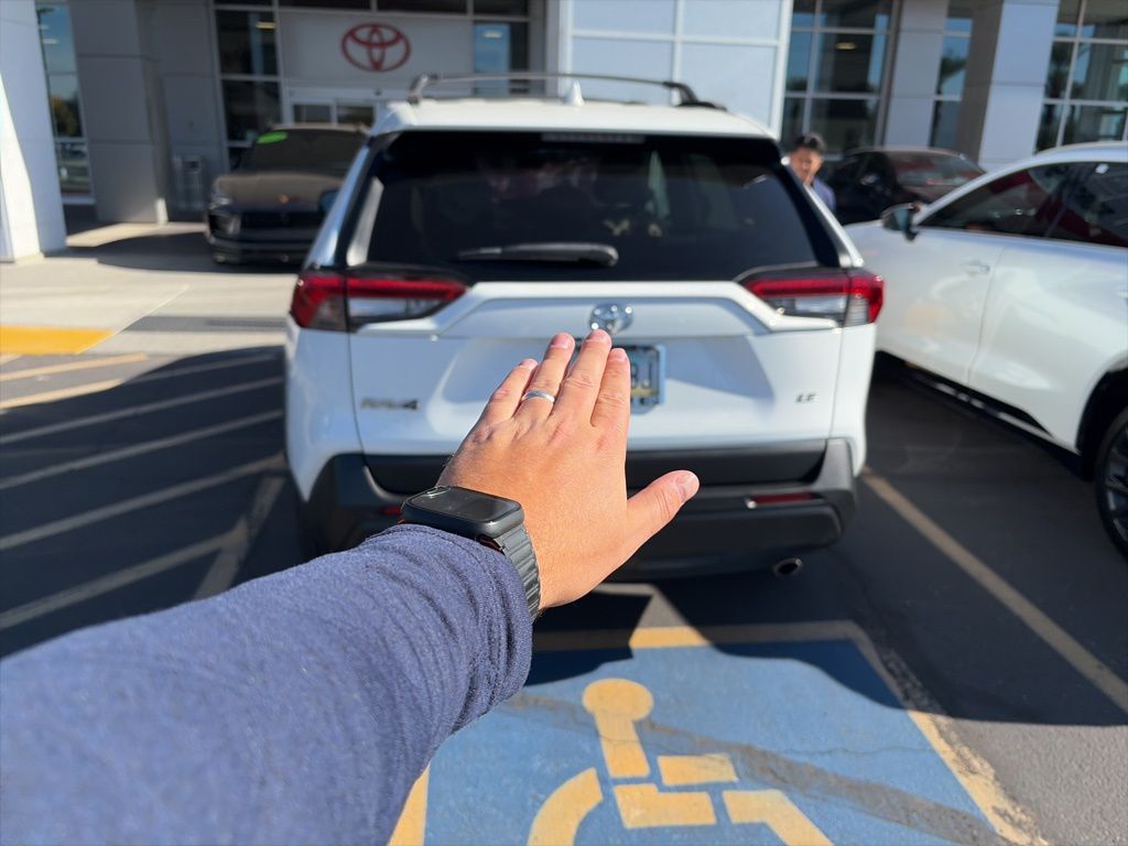 Thumbnail: 2021 Toyota RAV4 - 7