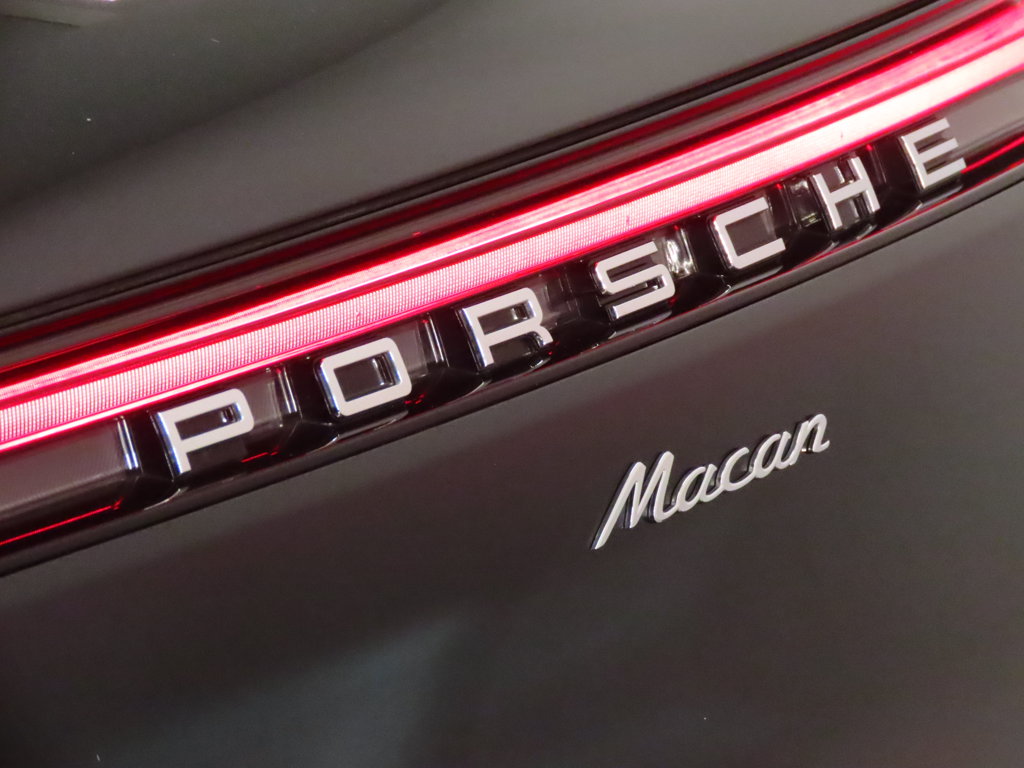 Thumbnail: 2026 Porsche Macan - 12