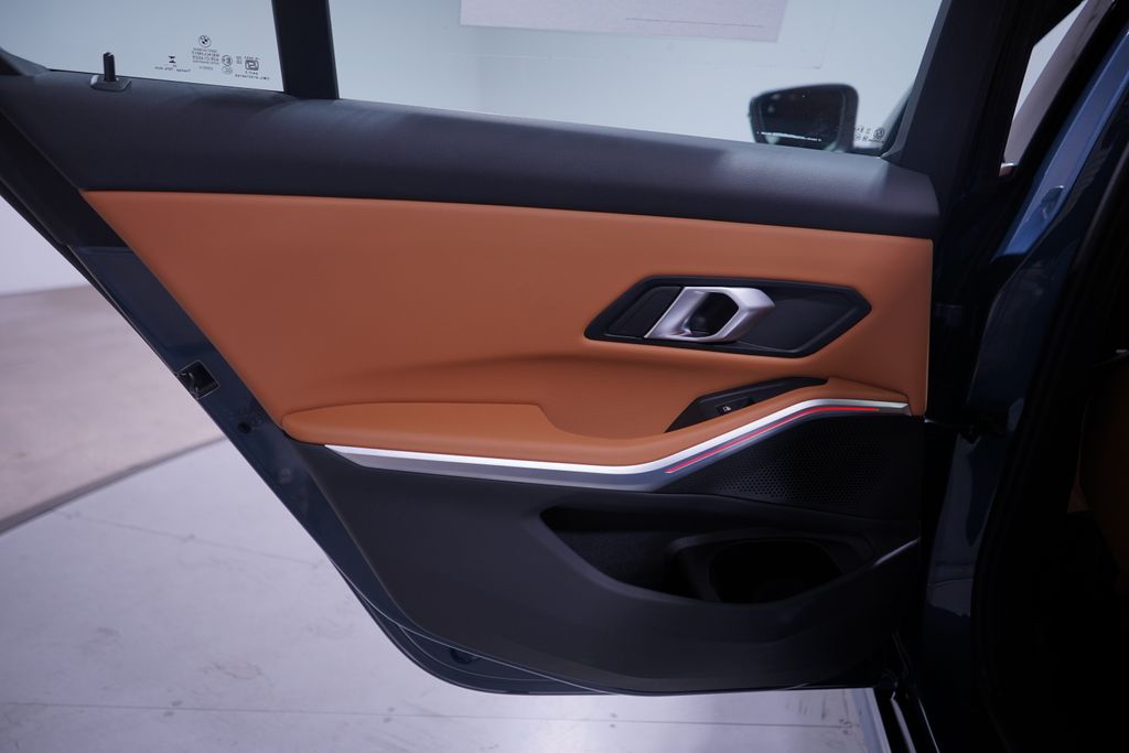 Thumbnail: 2025 BMW 3 Series - 15