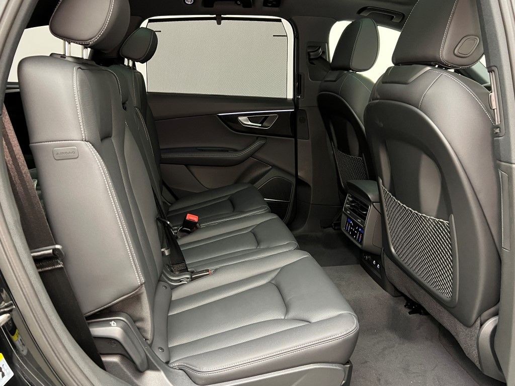 Thumbnail: 2026 Audi Q7 - 18