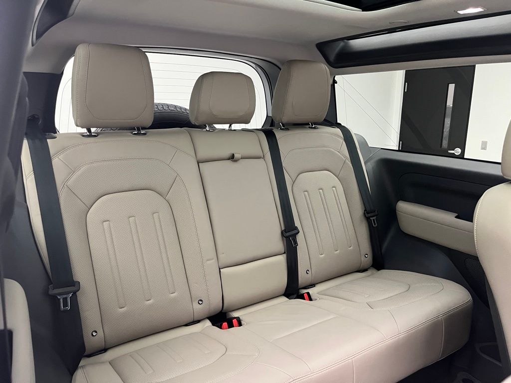 Thumbnail: 2022 Land Rover Defender - 28