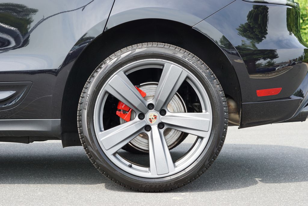 Thumbnail: 2023 Porsche Macan - 14