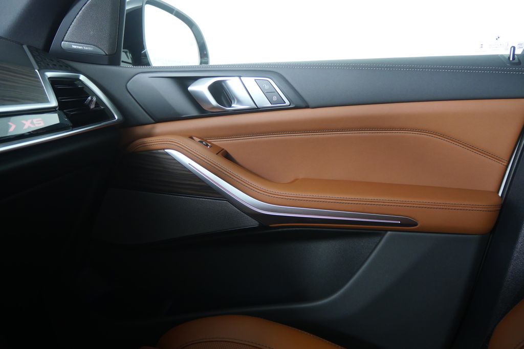 Thumbnail: 2026 BMW X5 - 25