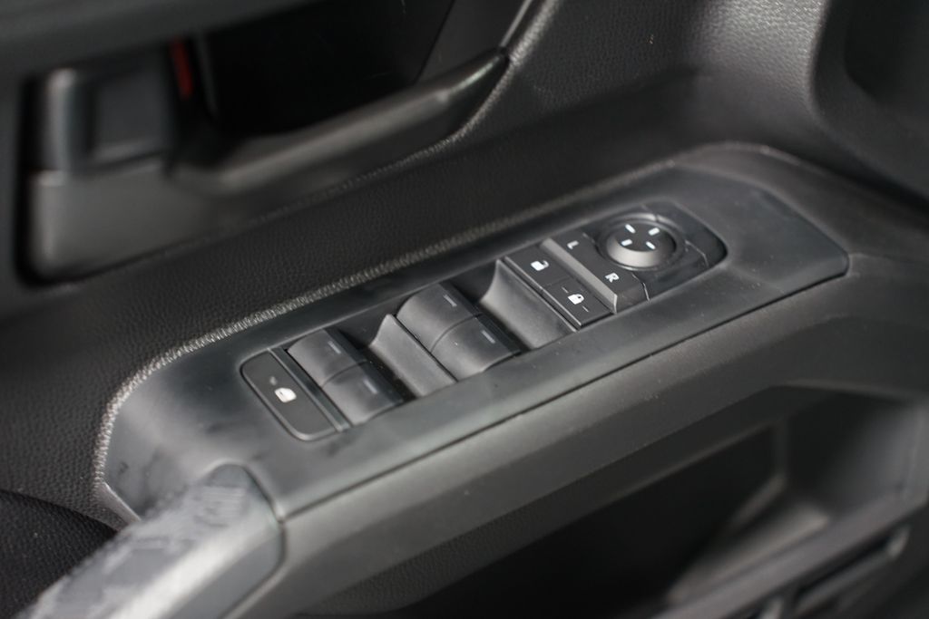 2025 Toyota Tacoma SR5 32