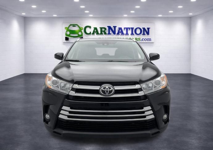 2017 Toyota Highlander XLE - Image 2