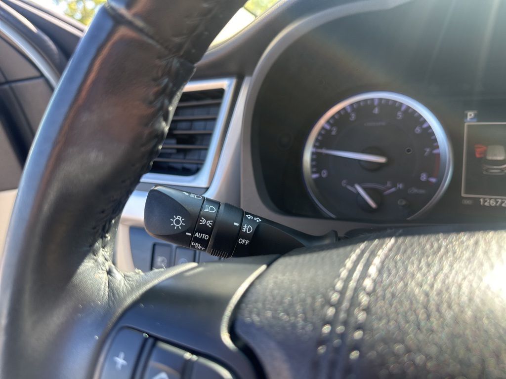 Used Car 2019 Toyota Highlander  Xle For Sale Under $25,000 In Austin, Texas