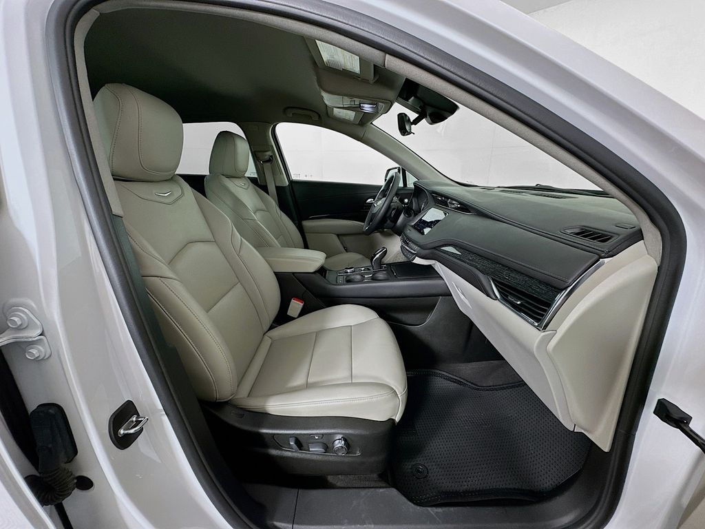 2022 Cadillac XT4 Premium Luxury 28