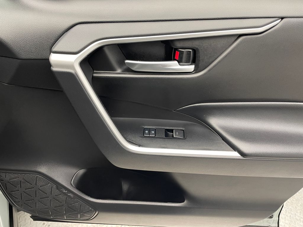 2023 Toyota RAV4 XLE 15