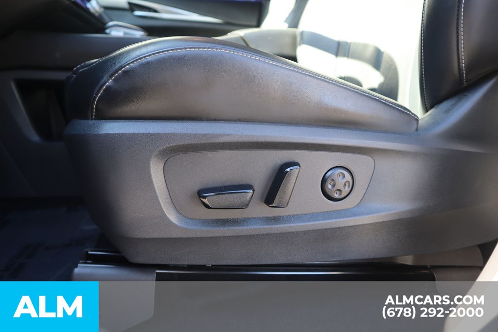 Used 2022 Silver INFINITI LUXE image 17