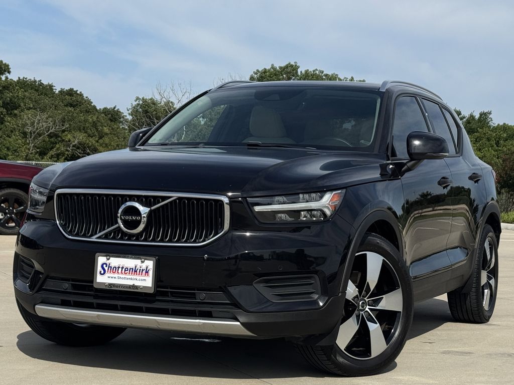 2020 Volvo XC40 T5 Momentum AWD's photo