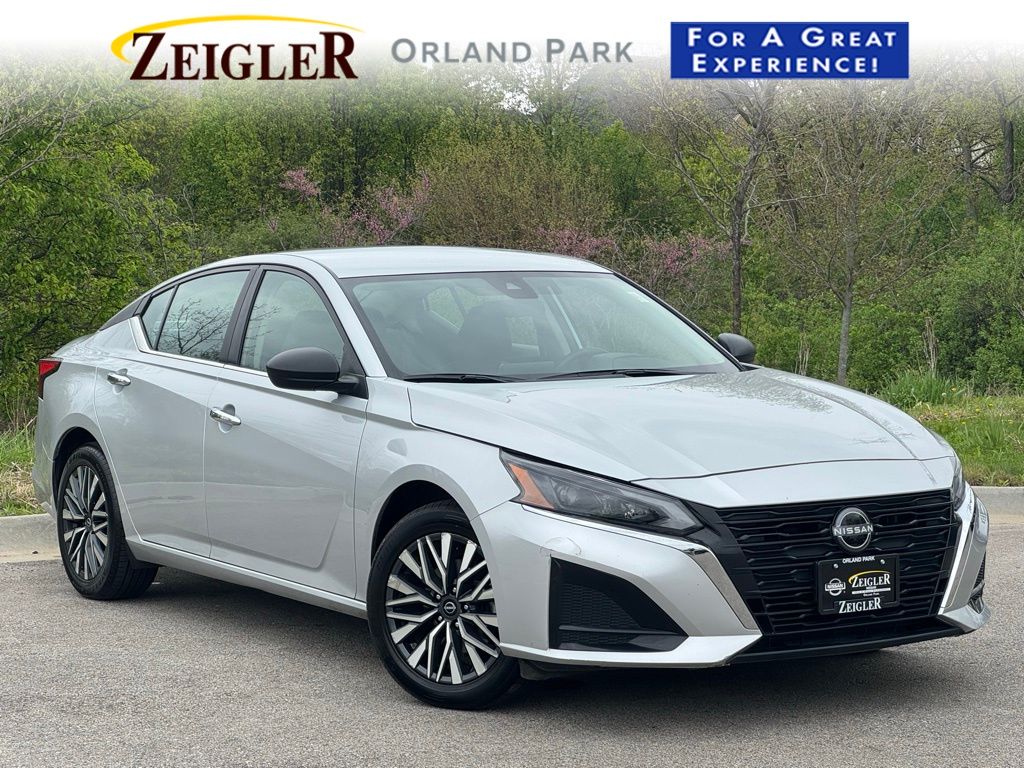 Brilliant Silver Metallic 2024 Nissan Altima Sedan All-Wheel Drive Continuously Variable Transmission