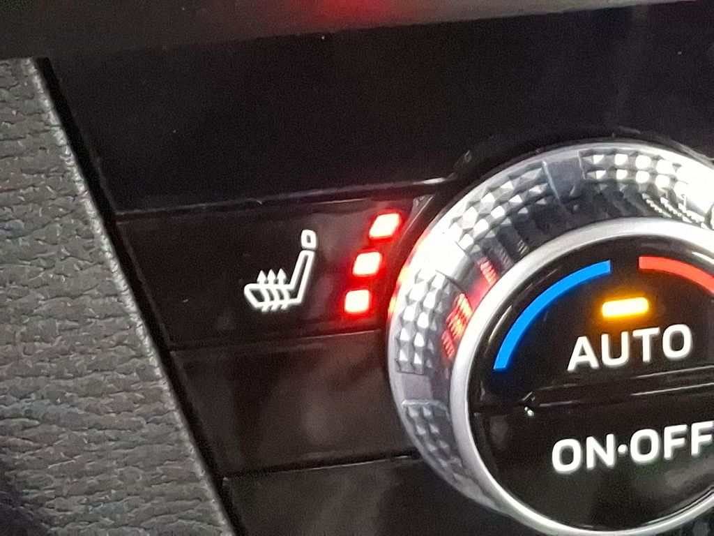 Thumbnail: 2024 Mitsubishi Outlander - 26