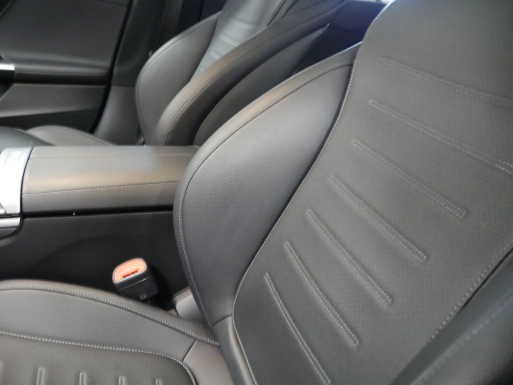 Thumbnail: 2023 Mercedes-Benz C-Class - 18