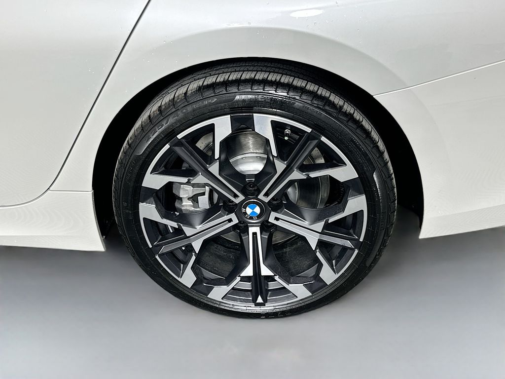 Thumbnail: 2025 BMW 3 Series - 23
