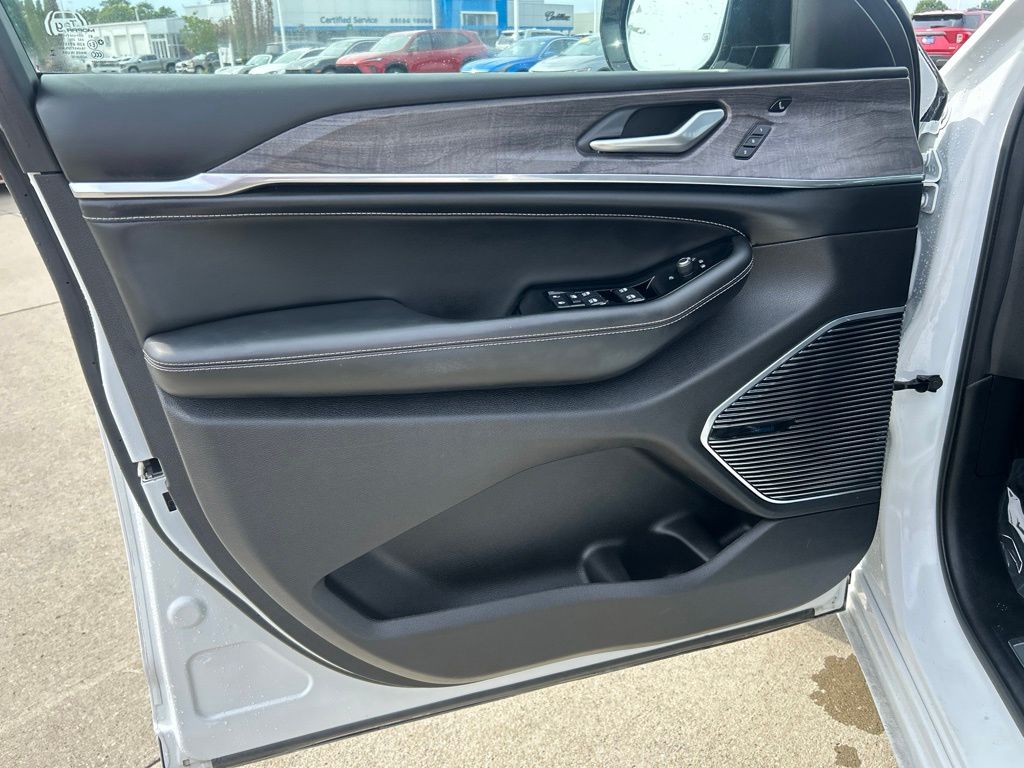 Used 2024 Jeep Grand Cherokee SUV