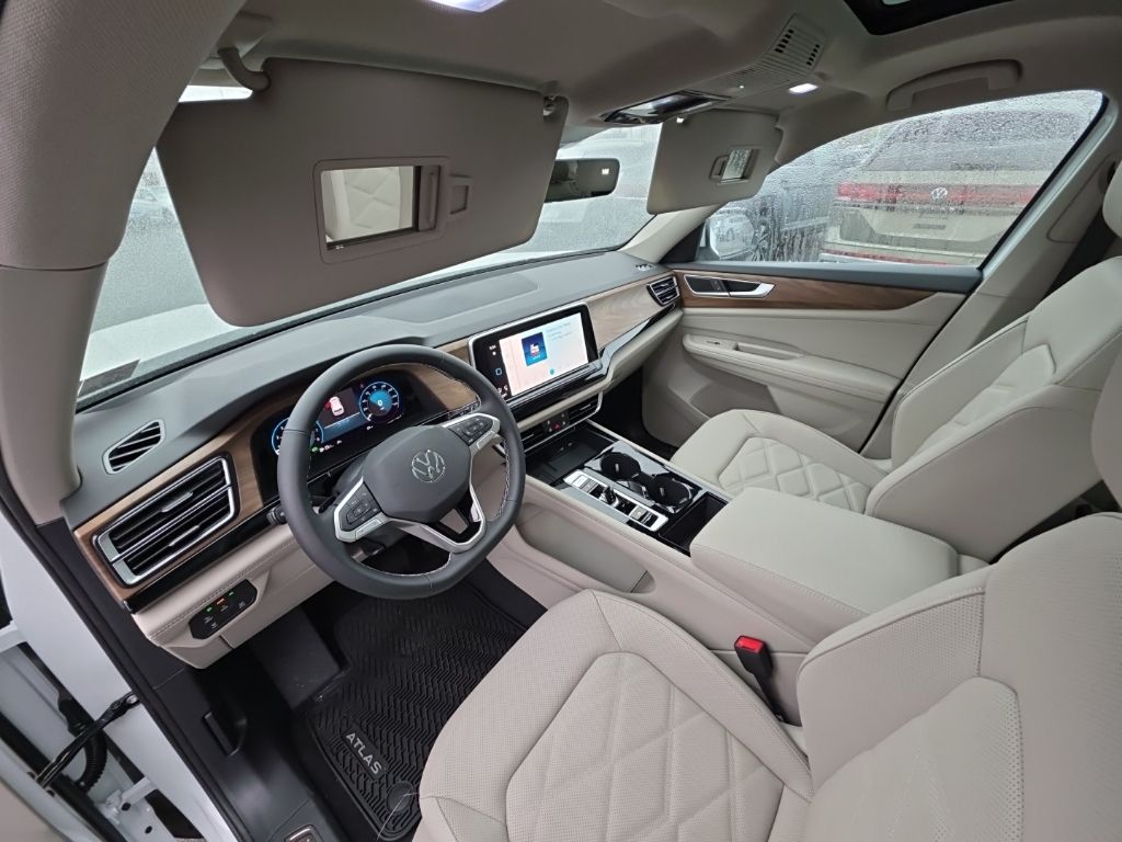 2026 Volkswagen Atlas 2.0T SE w/Technology White/off-white at Sutliff Volkswagen
