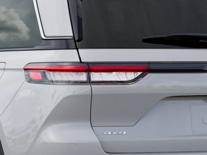 New 2025 White/off-white Jeep Laredo image 9