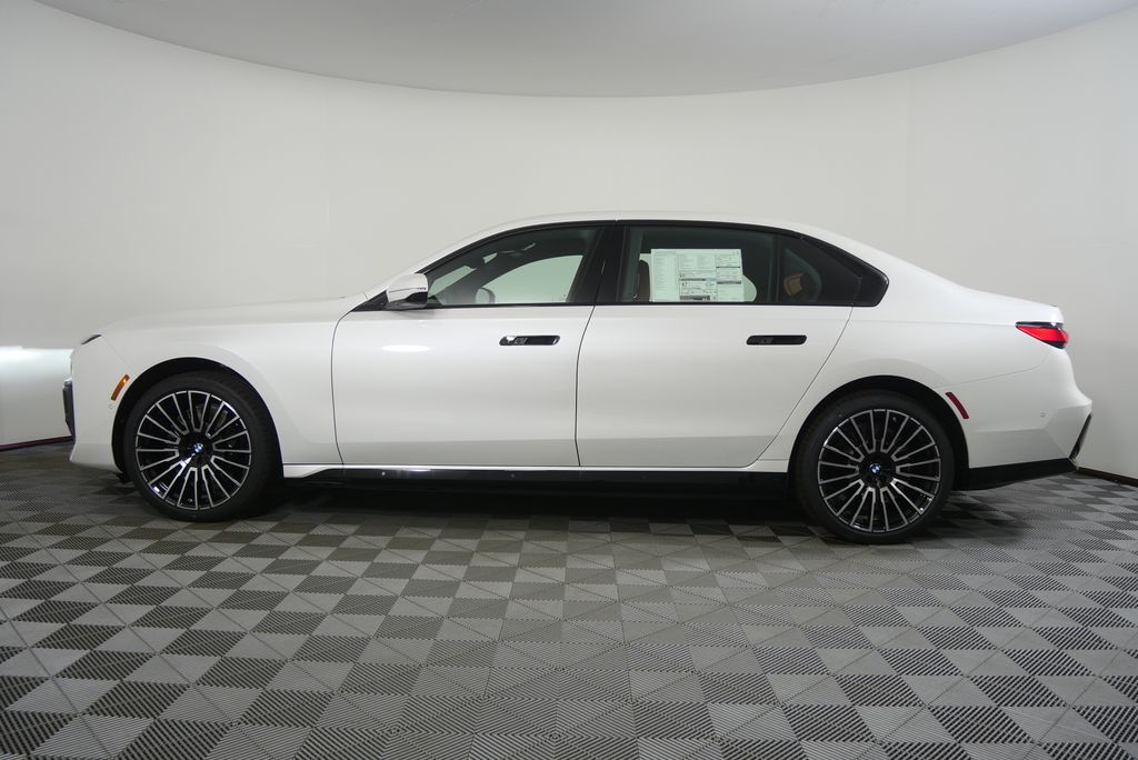 Thumbnail: 2026 BMW i7 - 6