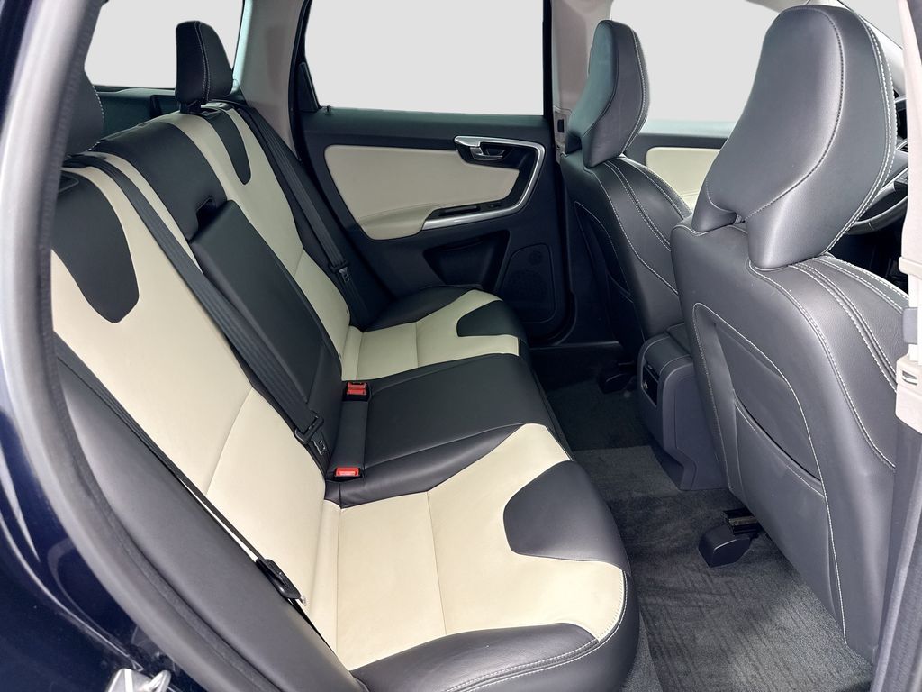 Thumbnail: 2017 Volvo XC60 - 21