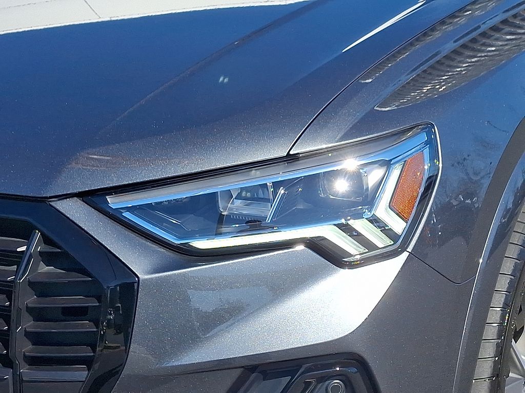 Thumbnail: 2025 Audi Q3 - 9