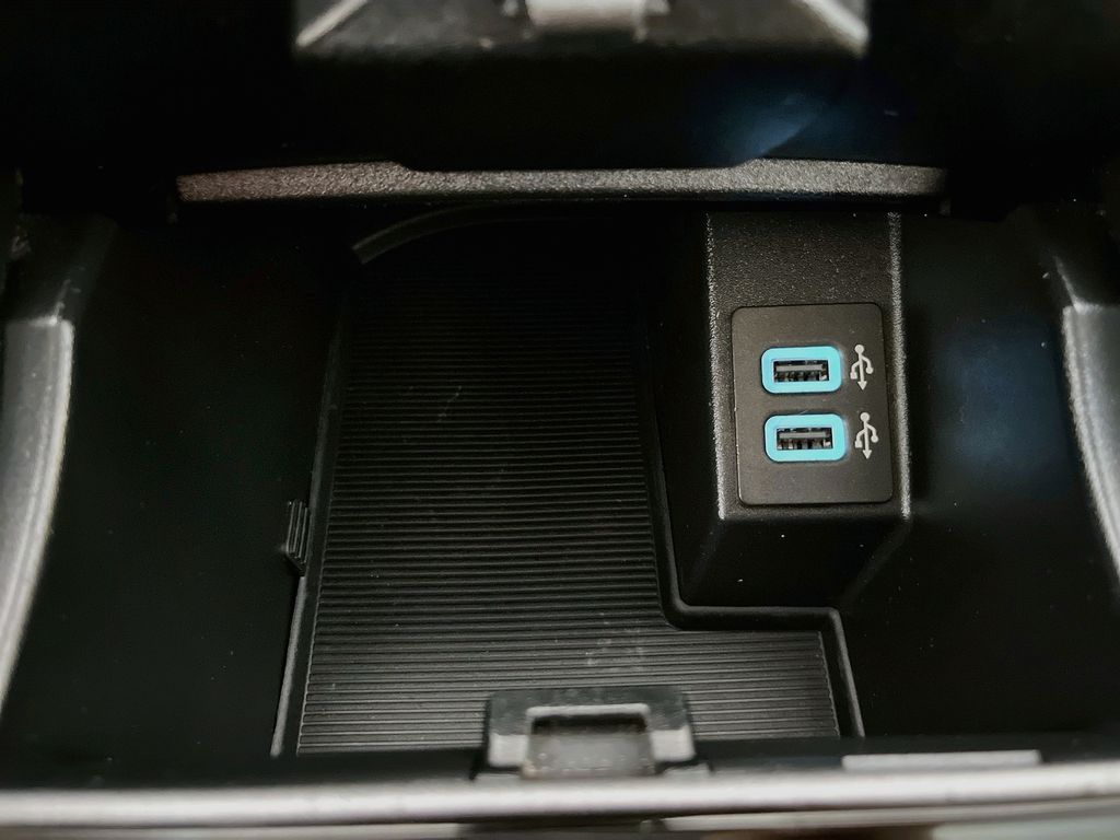 Used 2020 Blue Ford SE image 20